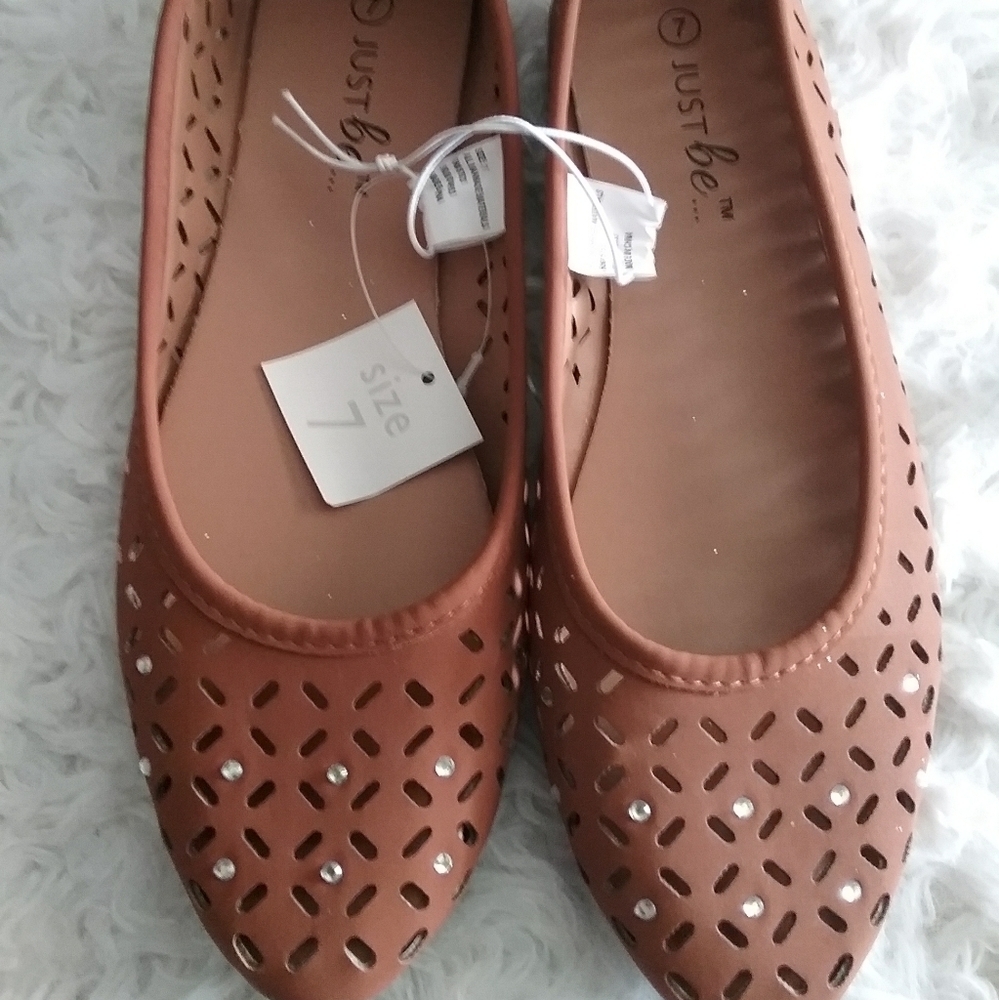 Brand new women's brown flat shoes size 7